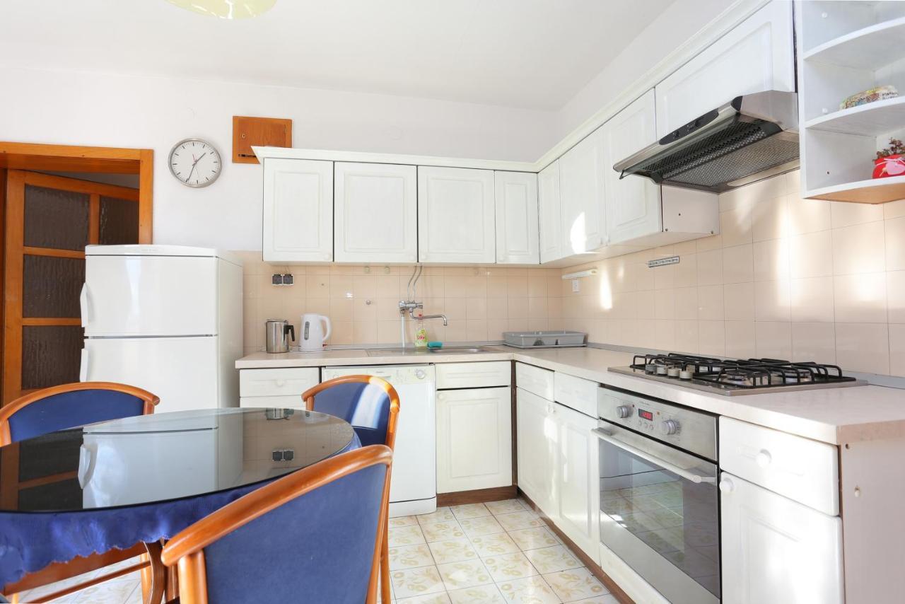 Apartments With A Parking Space Brela, Makarska - 18495 Exterior photo